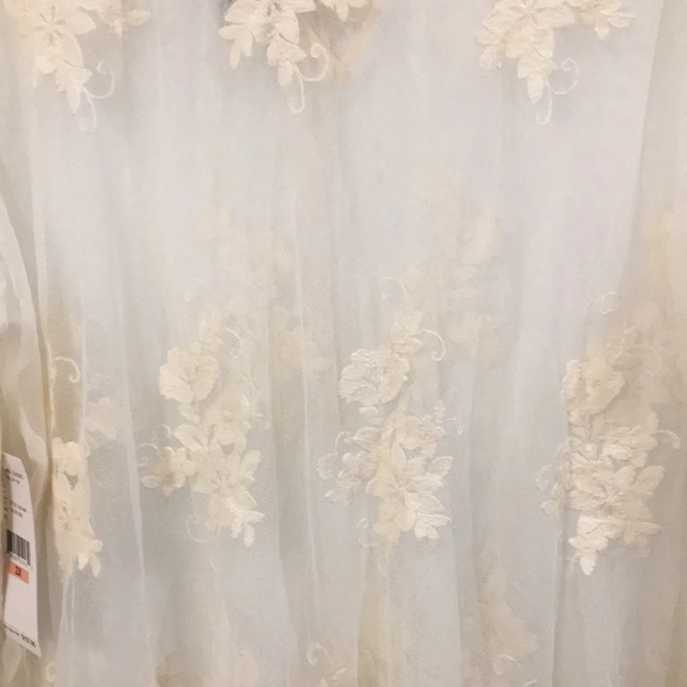 Karen Kane Blouse. - Picture 10 of 12